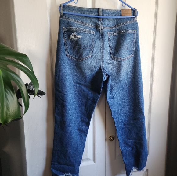 American Eagle Mom Jean - Picture 2 of 5